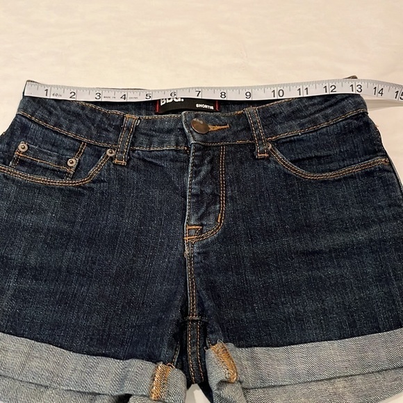 BDG Shortie Size 26 Cuffed Shorts 3 1/2" Inseam - Picture 3 of 16